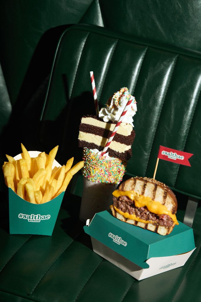 Patates kızartması, milkshake ve burger